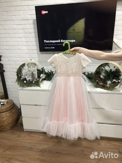 Платье нарядное для девочки 122-128