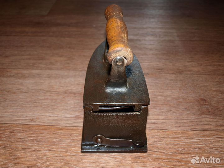 Утюг угольный редкий