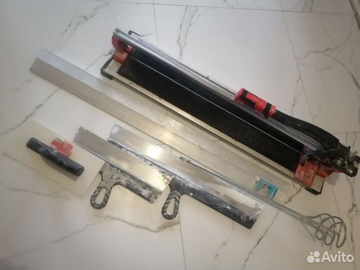 Плиткорез и инструмент маляра