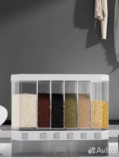 Диспенсер для сыпучих продуктов с дозатором