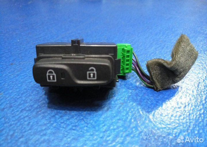Кнопка зaпирaния дверей Volvo S60 2 Поколение FS