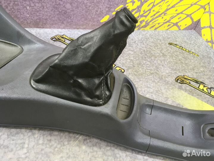 Консоль центральная Хендэ Акцент тагаз