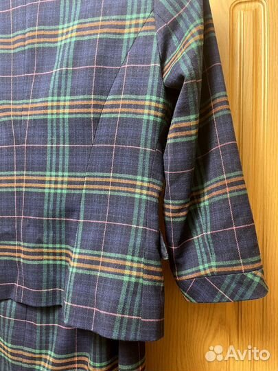 Женский костюм с юбкой