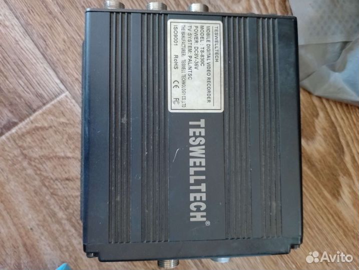 Камеры видеонаблюдения с экраном и видеомагнитофон