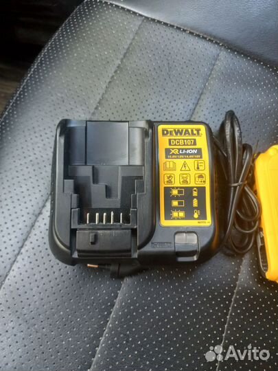 Зарядное устройство dewalt dcb107