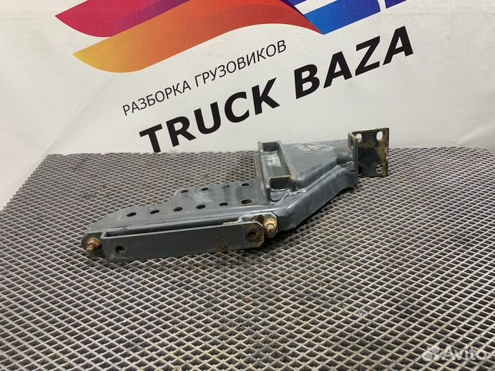 Кронштейн усилителя бампера правый Iveco Stralis