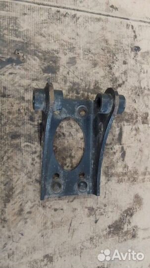 Кронштейн подшипника левый Man Tgm