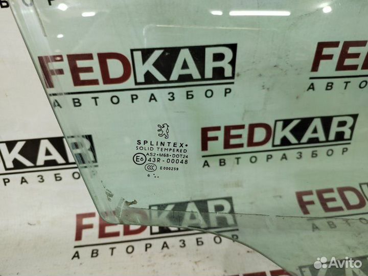 Стекло двери переднее правое Peugeot 307 3С