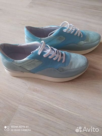 Кроссовки женские 40 размер новые