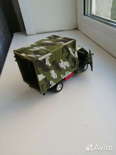 Военный грузовик