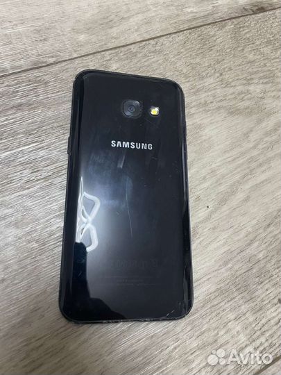 Телефон Samsung galaxy a3 2017