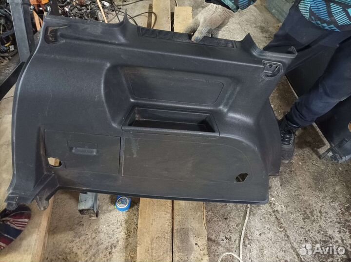 Левая обшивка багажника Фольксваген тоуран 1