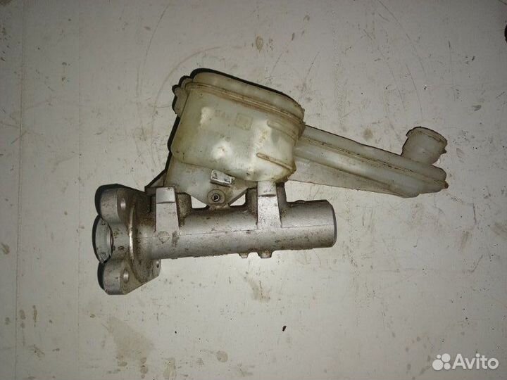 Главный тормозной цилиндр Nissan Serena PC24