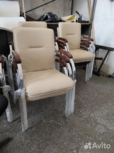 Офисный стул 