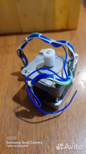 Шаговый двигатель