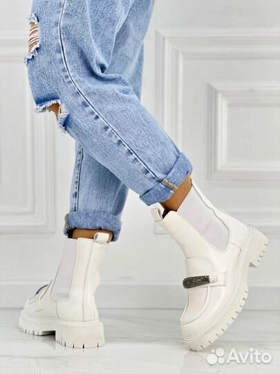 Новые женские осенние белые ботинки челси