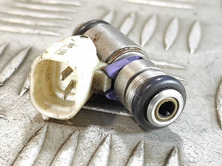 Форсунка двигателя Skoda Octavia 2004 2013