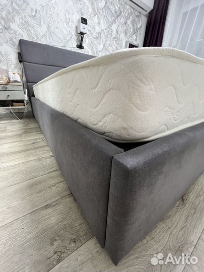 Кровать с матрасом