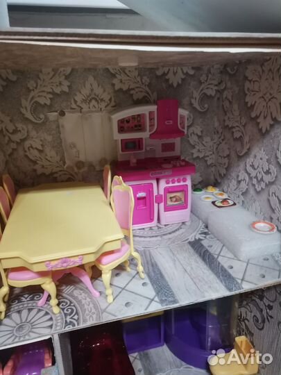 Кукольный домик с мебелью