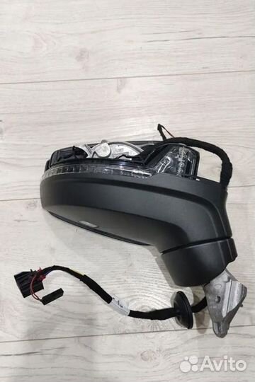 Корпус правого зеркала VW Tiguan 2 с side assist