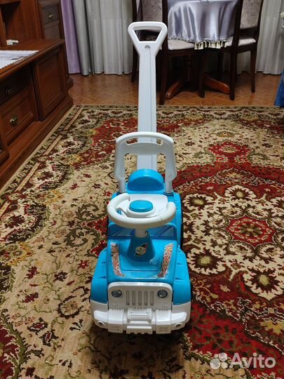 Детская машинка каталка с ручкой