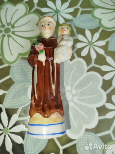 Статуэтка фарфор Япония Пастер падре с ребëнком