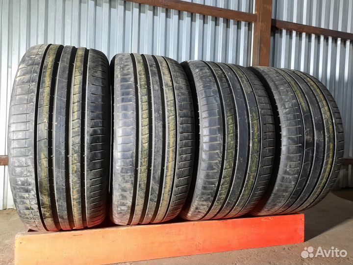 Pirelli P Zero PZ4 275/40 R20 и 315/35 R20