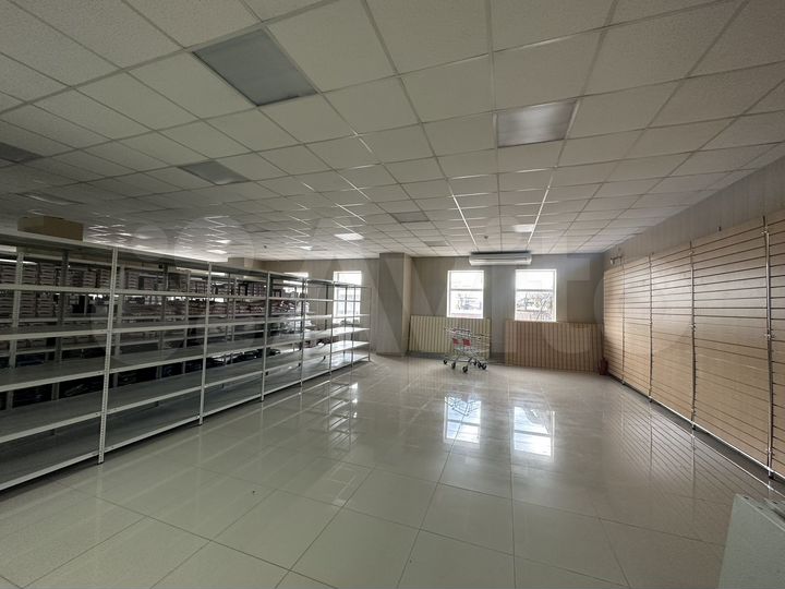 Торговая складская площадь, 555 м²