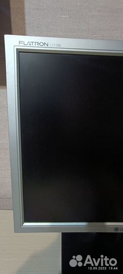 Монитор LG flatron L1718S