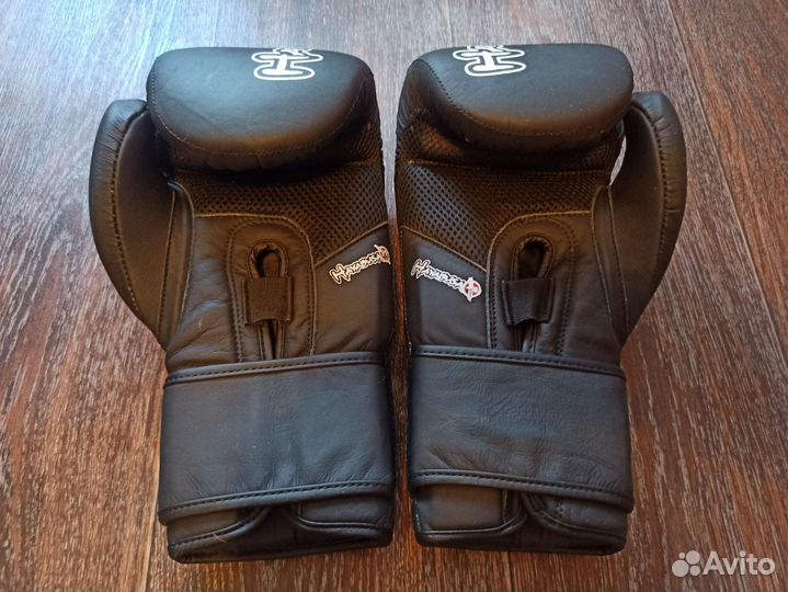 Боксерские перчатки 10, 12 oz