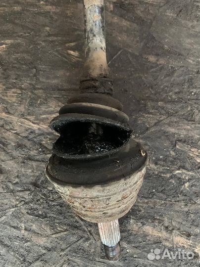 Полуось передняя левая VW Passat B4