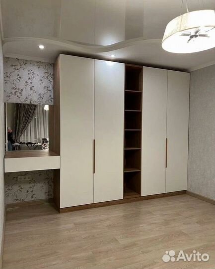 Угловой шкаф