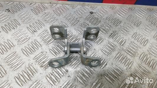 Петля передняя левая toyota RAV 4 ZCA2 (DBR04EW01)