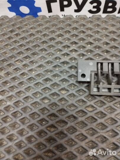 Крепление люка Volvo FH4 10015327