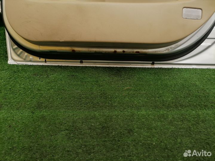 Дверь передняя правая Toyota Ipsum ACM26