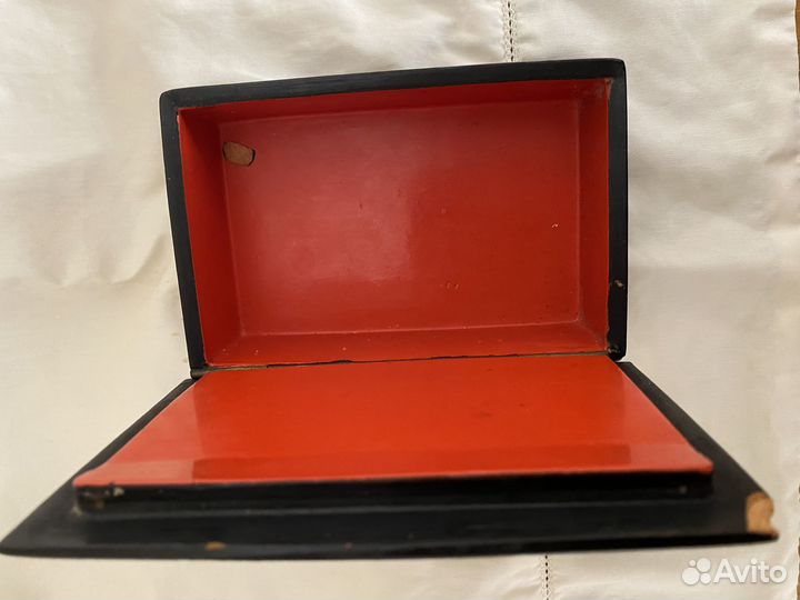 Лаковая шкатулка