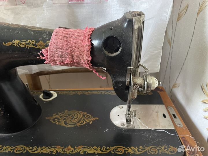 Продам швейную машинку
