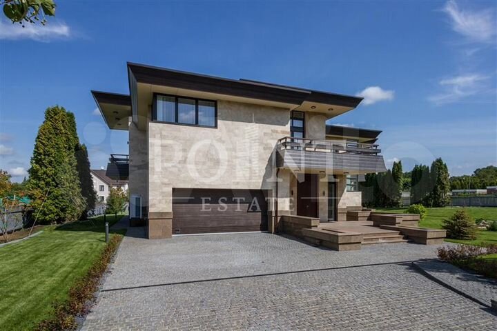 Дом 943 м² на участке 34 сот.