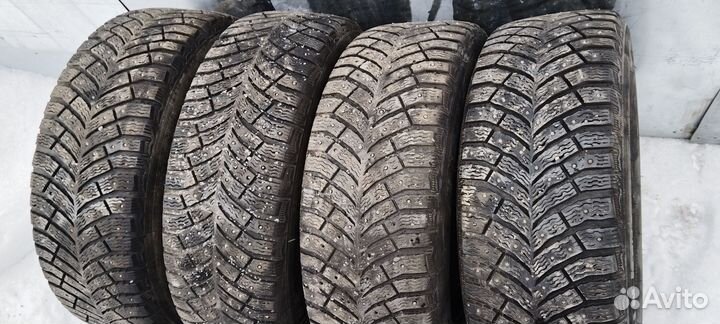 Michelin X-Ice North 4 215/60 R16