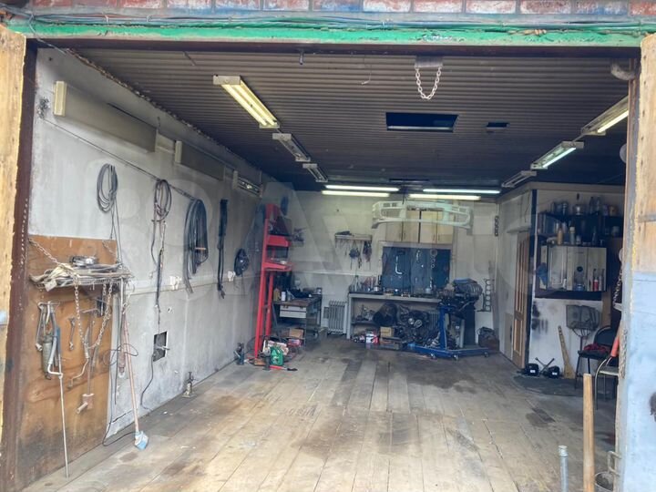 Гараж, > 30 м²