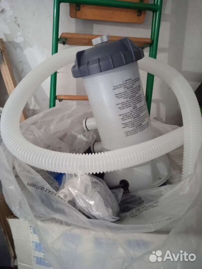 Бассейн с надувным верхним кольцом