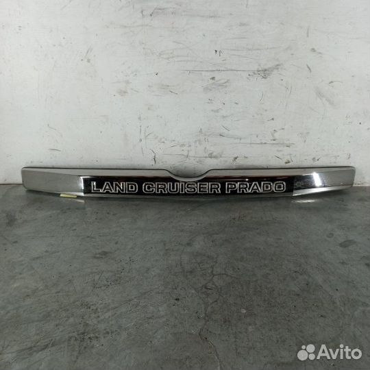 Накладка крышки багажника Toyota Land Cruiser