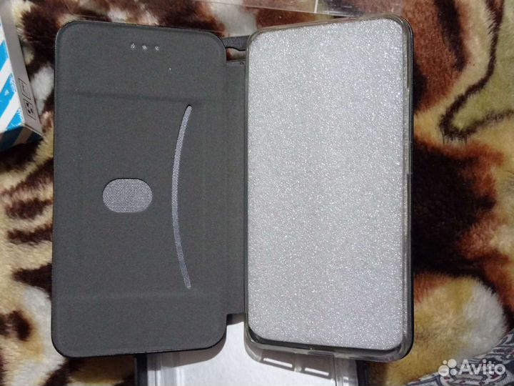 Чехол на телефон