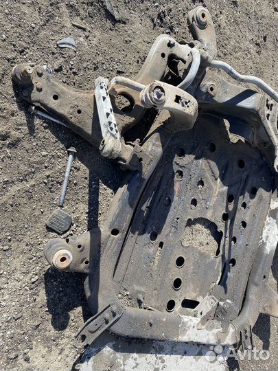 Подрамник Opel Astra