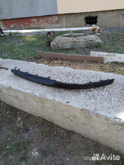 Губа от переднего бампера левая б/у