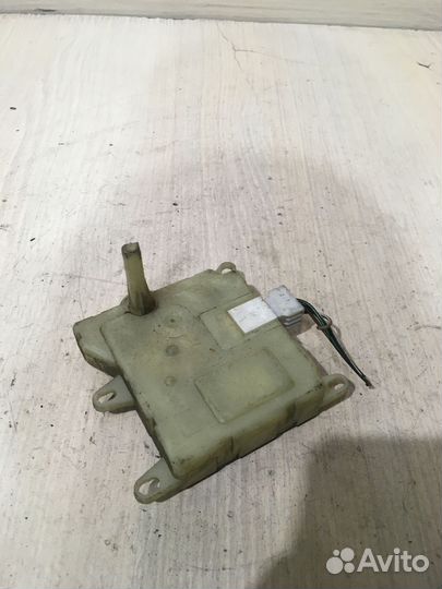 Моторчик заслонки печки Фольксваген Шаран 1997