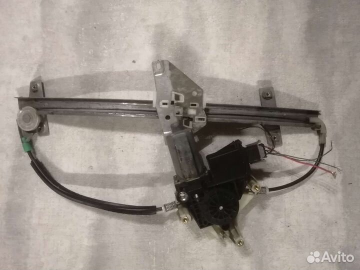Стеклоподъемник передний Митсубиси Каризма 98г