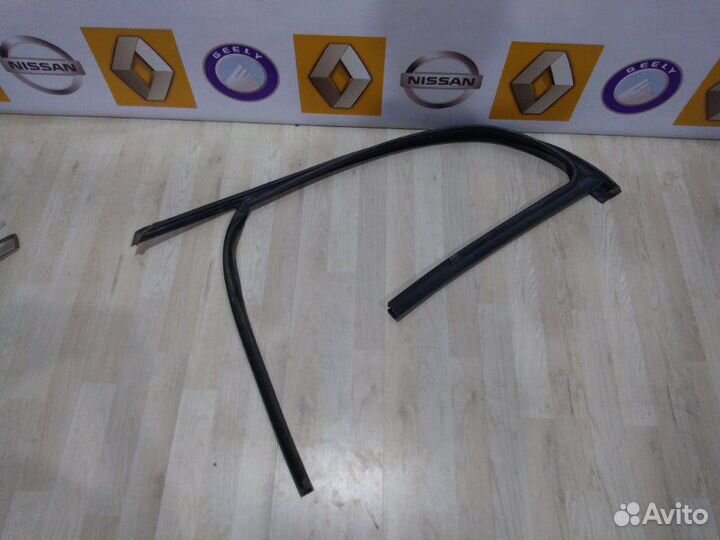 Уплотнитель перед проема стекла двери Renault flue