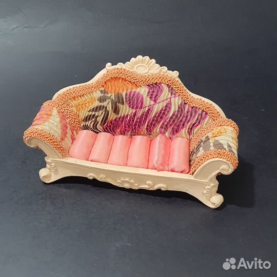 Интерьерная подставка для украшений в виде антично