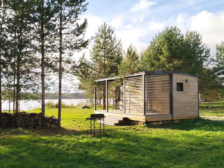 Дом 15 м² на участке 10 сот.